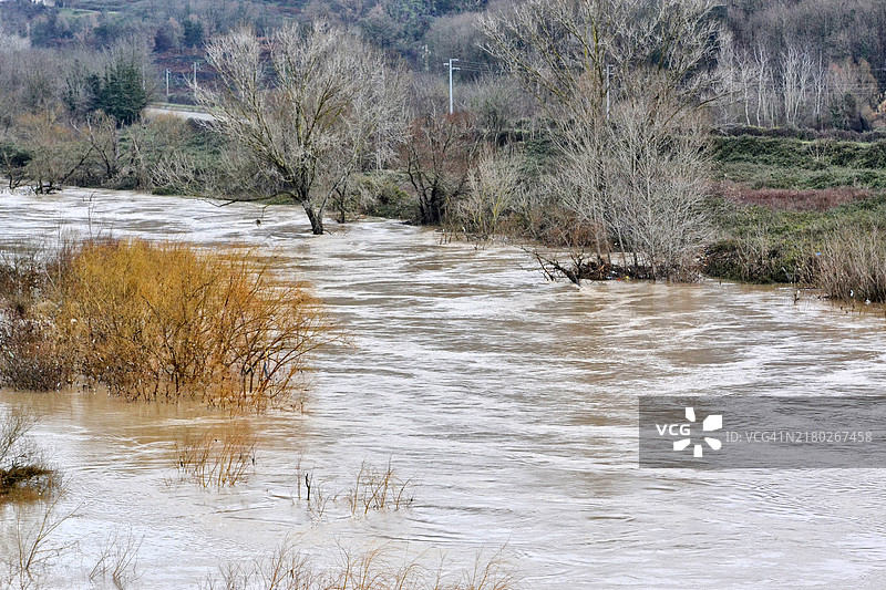全球变暖导致河流洪水图片素材