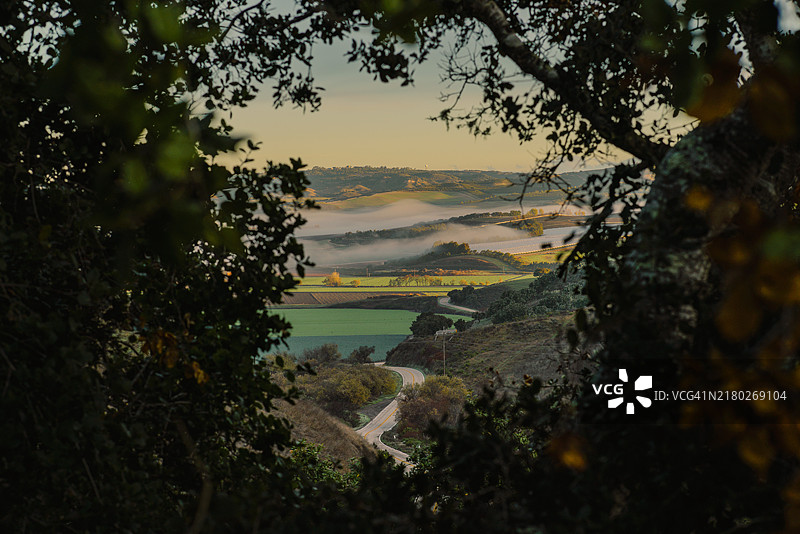 日落时分，加州隆波克的天空与风景的美丽景色图片素材