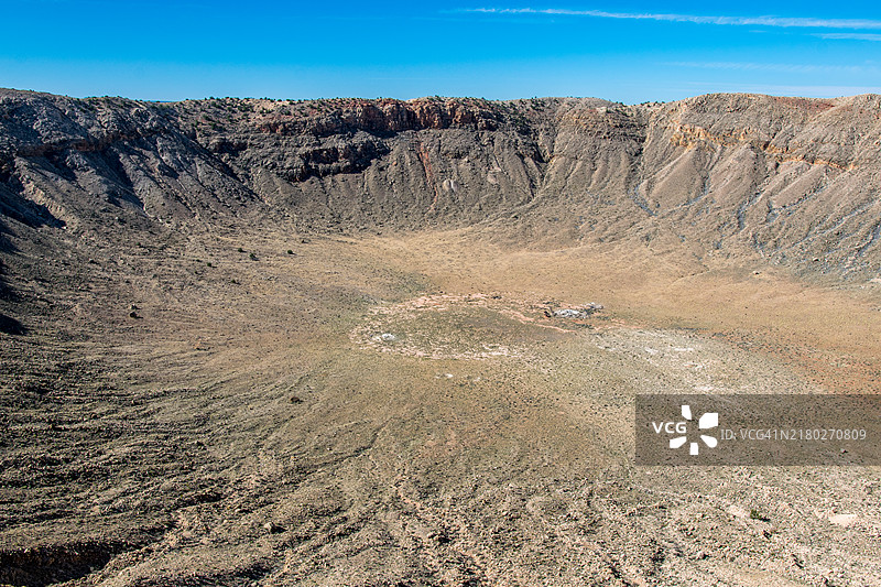 亚利桑那州温斯洛的沙漠美景与晴朗的天空图片素材