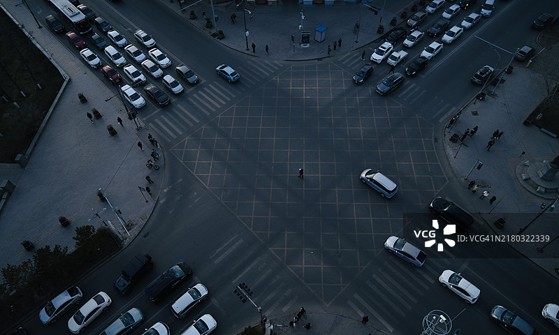 高角度视图的道路交通图片素材