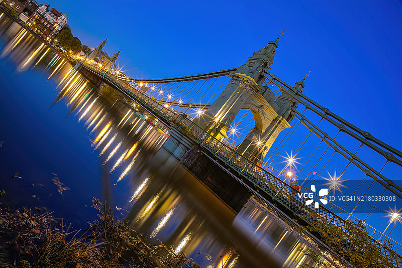 英国伦敦哈默史密斯桥和河畔图片素材