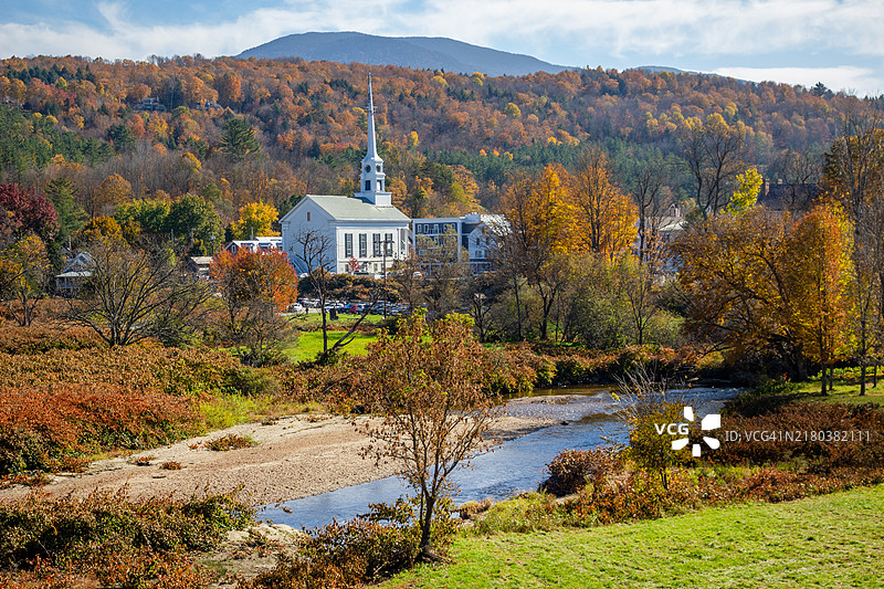 佛蒙特州斯托和小河图片素材