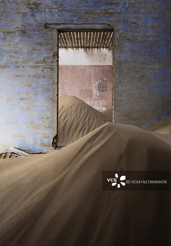 非洲纳米比亚的科尔曼斯科普废弃钻石矿镇图片素材