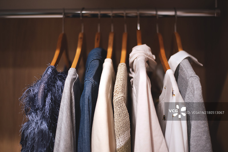 衣柜里的衣服，用于整理空间的衣柜图片素材