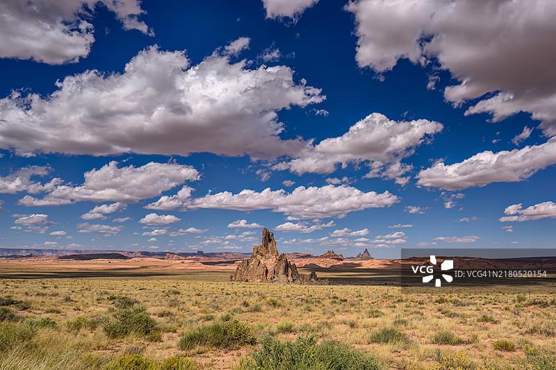 从191号公路看到的进入新墨西哥州希普罗克的云和岩层图片素材