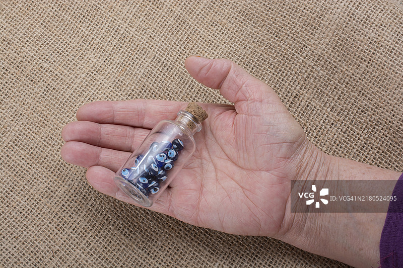 来自土耳其的护身符纪念品：邪恶之眼珠图片素材