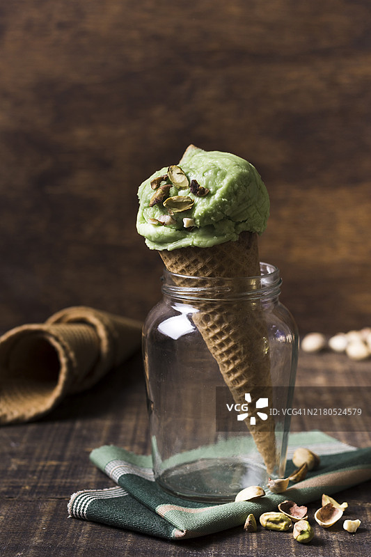 美味的自制开心果意式冰淇淋图片素材