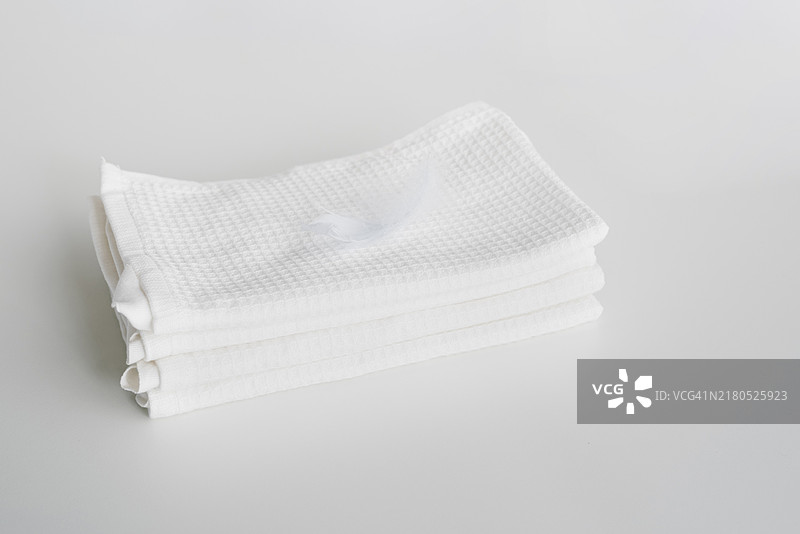 白色毛巾的堆叠高视角图片素材