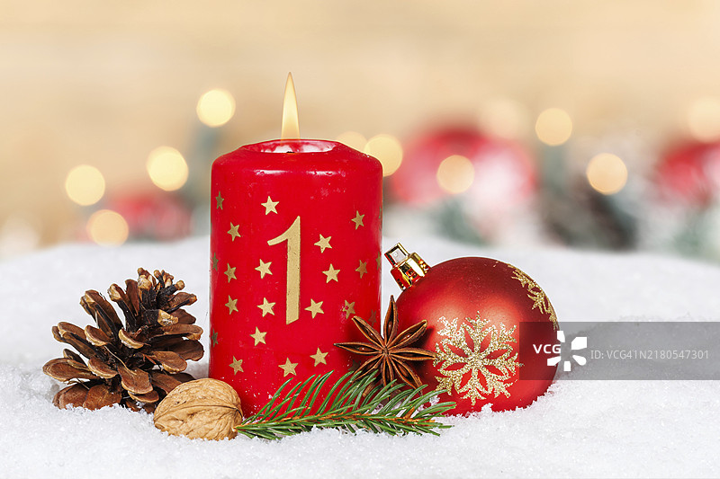 第一个圣诞节降临节，蜡烛圣诞装饰品，圣诞贺卡，在德国斯图加特图片素材