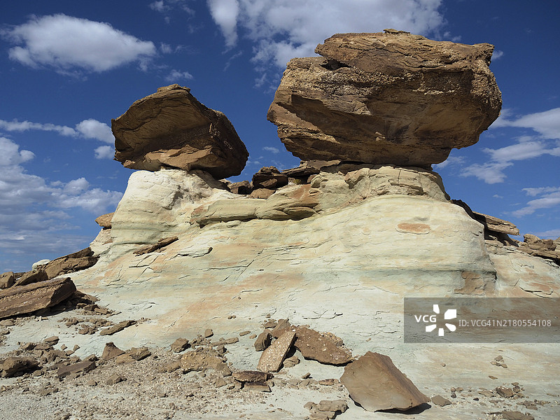格伦峡谷国家游乐区 Stud Horse Point 的平衡石，佩吉附近，亚利桑那州-犹他州州界图片素材