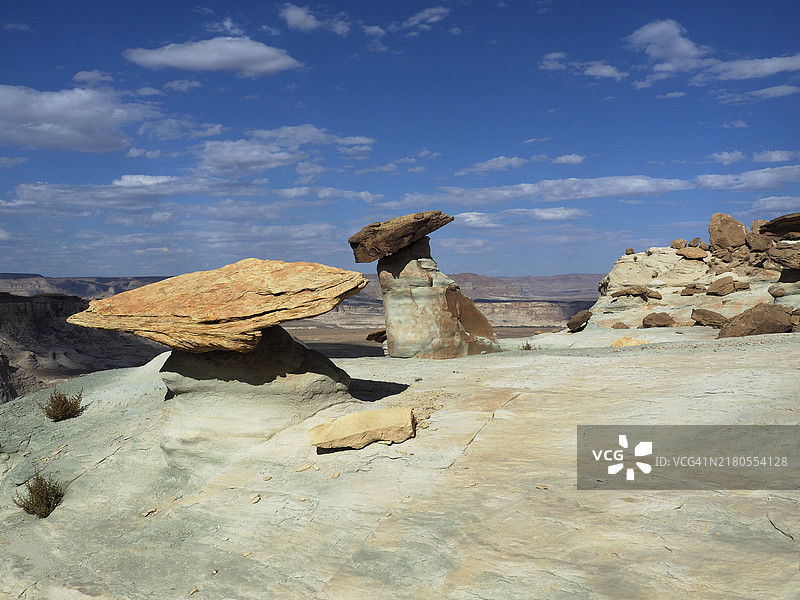 亚利桑那州-犹他州边界附近，格兰峡谷国家游乐区 stud horse point的岩柱图片素材
