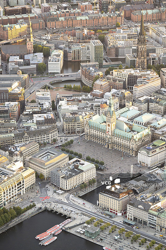 德国汉堡市政厅、内阿尔斯特湖、少女堤和仓库城航拍图片素材