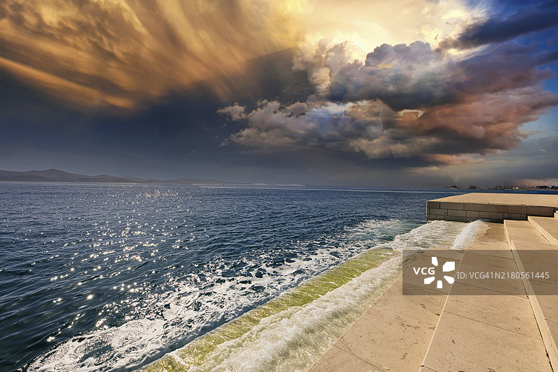 克罗地亚扎达尔海景，海风琴与壮丽的日落图片素材