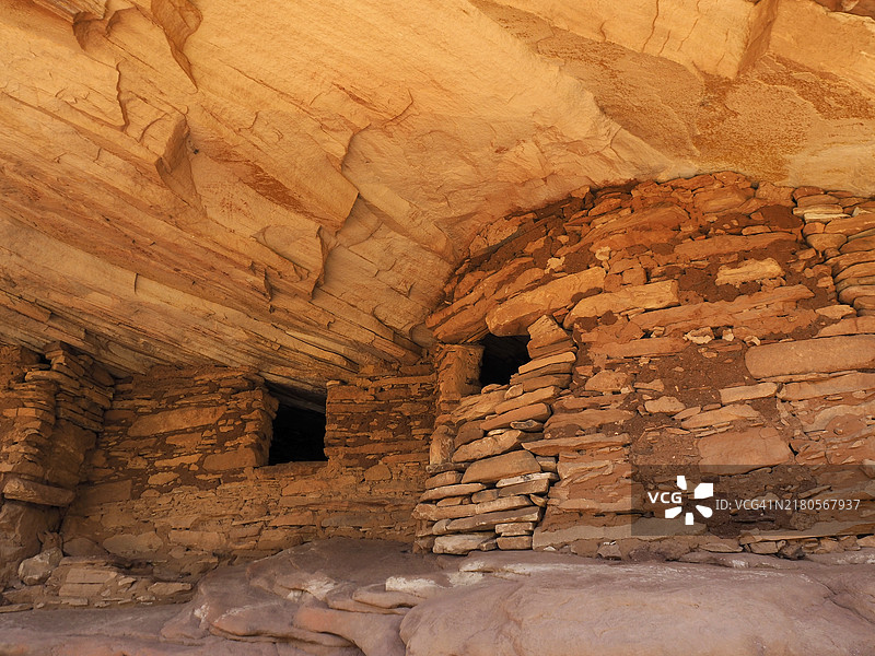 犹他州熊耳国家纪念碑骡子峡谷南叉的阿纳萨齐遗址房屋图片素材