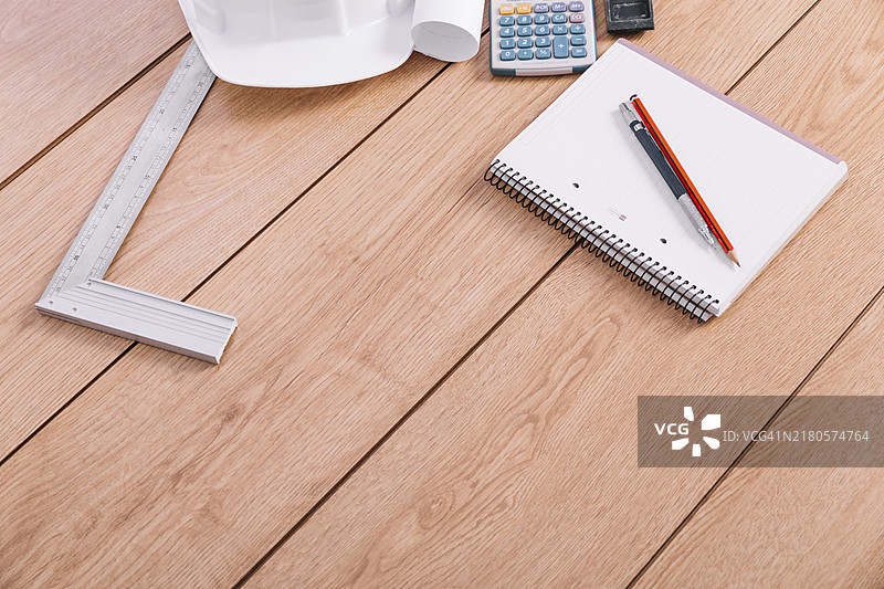 测量工具旁笔记本图片素材