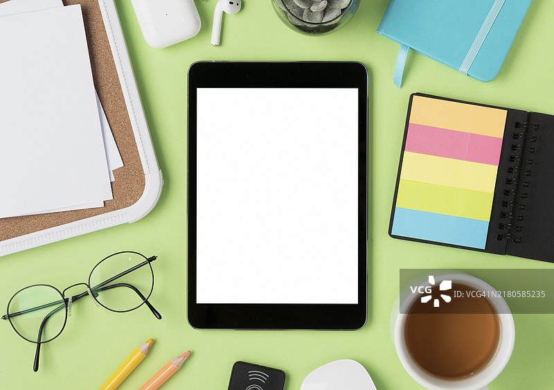含平板电脑样机的桌面扁平素材图片素材