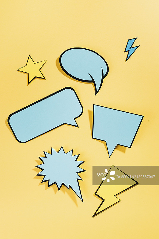 不同漫画颜色的空对话气泡集合彩色背景图片素材