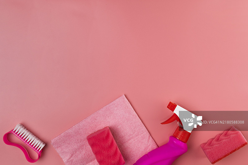 粉色背景清洁用品顶视图图片素材