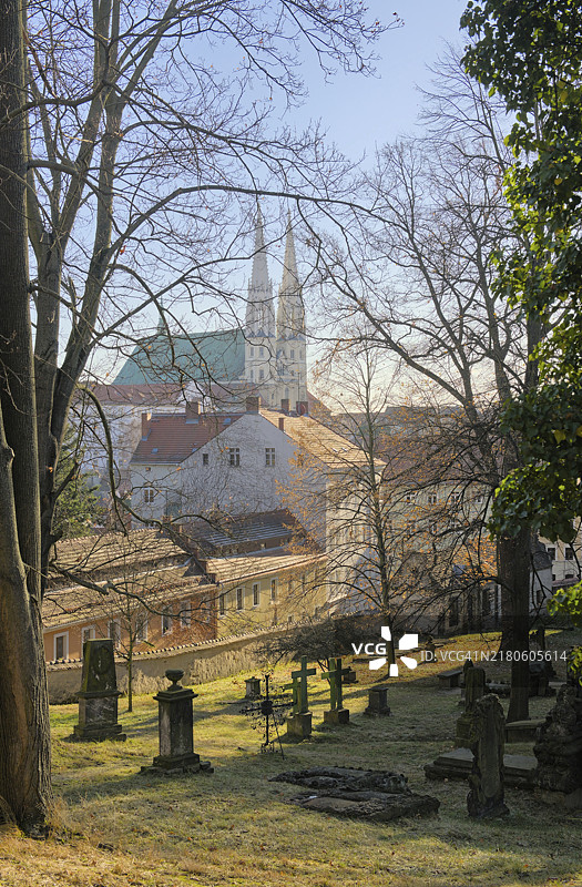 格尔利茨的圣尼古拉公墓，秋季的墓地景色图片素材