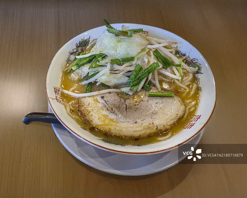 配叉烧肉的香辣味增拉面图片素材