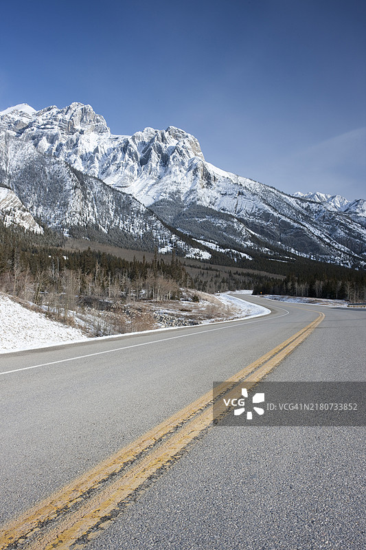 加拿大亚伯拉罕湖的亚伯拉罕山图片素材