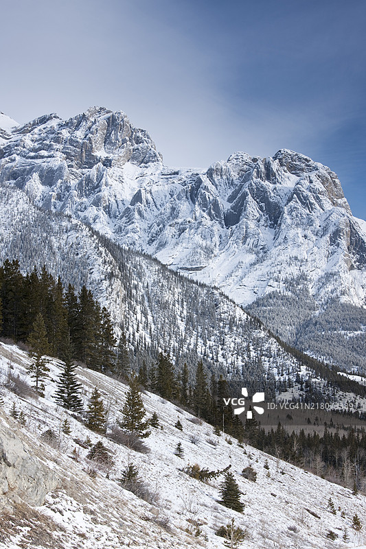 加拿大亚伯拉罕湖的亚伯拉罕山图片素材
