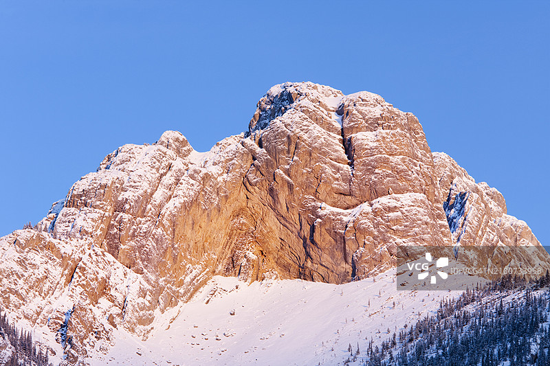 加拿大亚伯拉罕湖的亚伯拉罕山图片素材