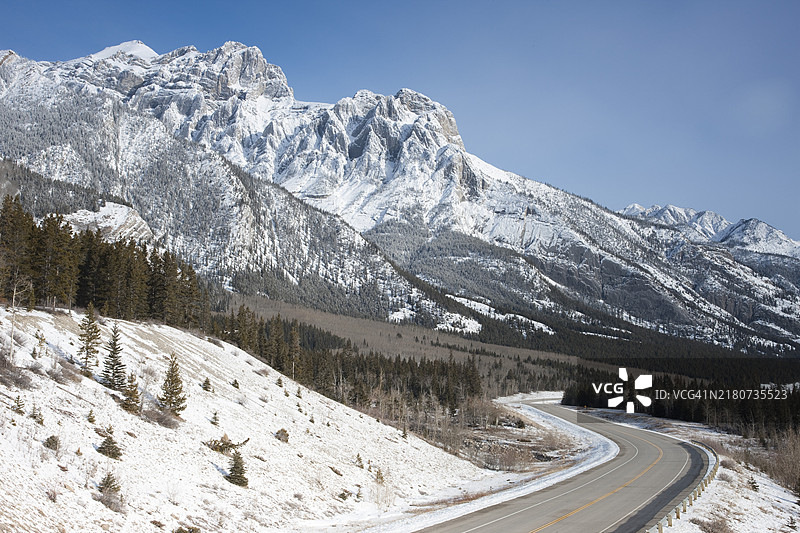 加拿大亚伯拉罕湖的亚伯拉罕山图片素材