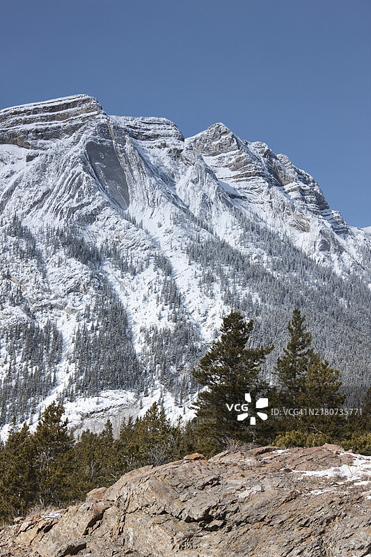 加拿大亚伯拉罕湖的亚伯拉罕山图片素材