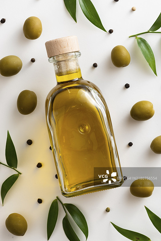 橄榄油瓶台面图片素材