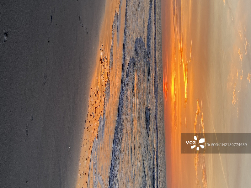 日落时分，南卡罗来纳州美特尔海滩的海洋与天空的美丽景色图片素材