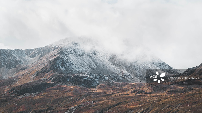 雪山与天空的美丽景色图片素材