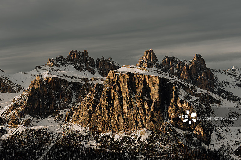 雪山与天空的美丽景色图片素材