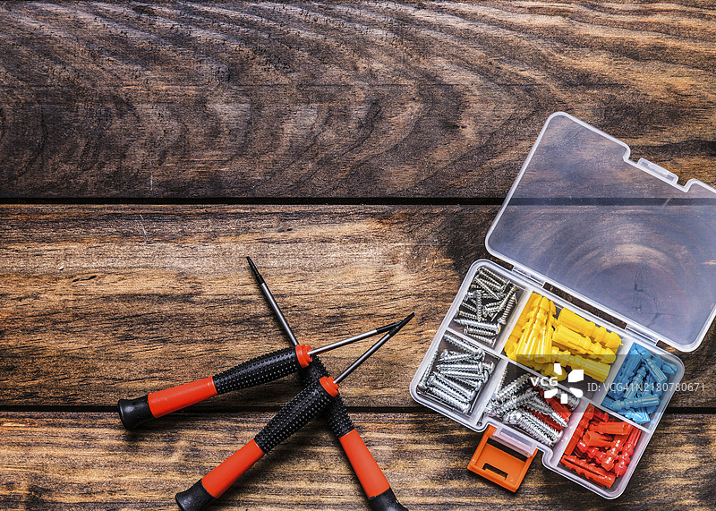 螺丝刀螺栓套件木背景图片素材