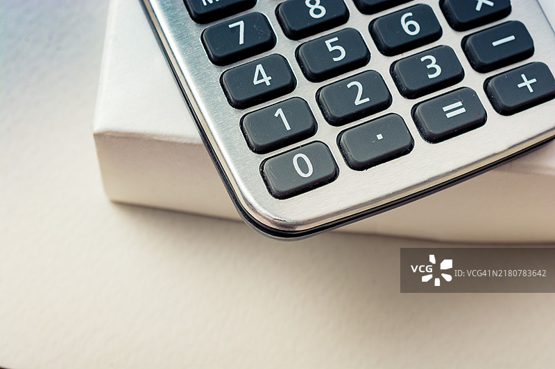 用于计算的带键盘和显示器的电子计算器设备图片素材