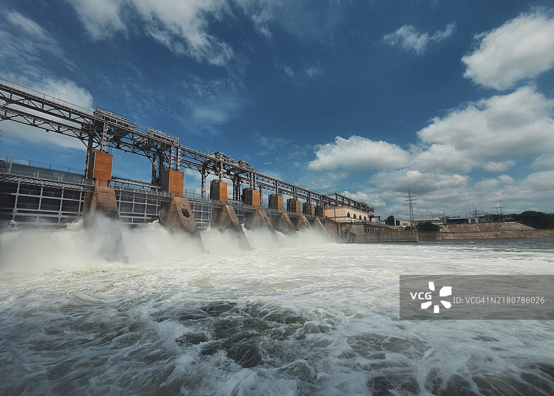 德涅斯特河杜博萨里水电站（位于德涅斯特河沿岸，摩尔多瓦境内）图片素材