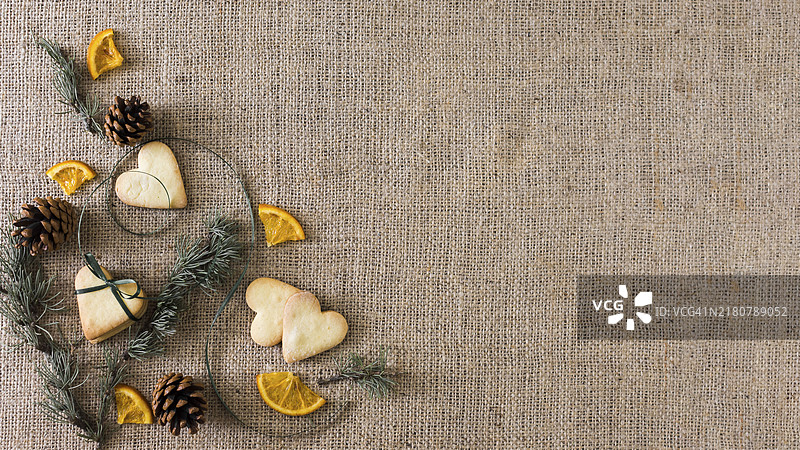 带树枝的爱心饼干图片素材