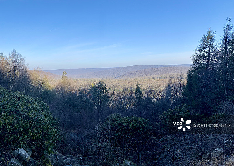 清澈蓝天下的风景如画的景观，宾夕法尼亚州布朗镇，美国图片素材