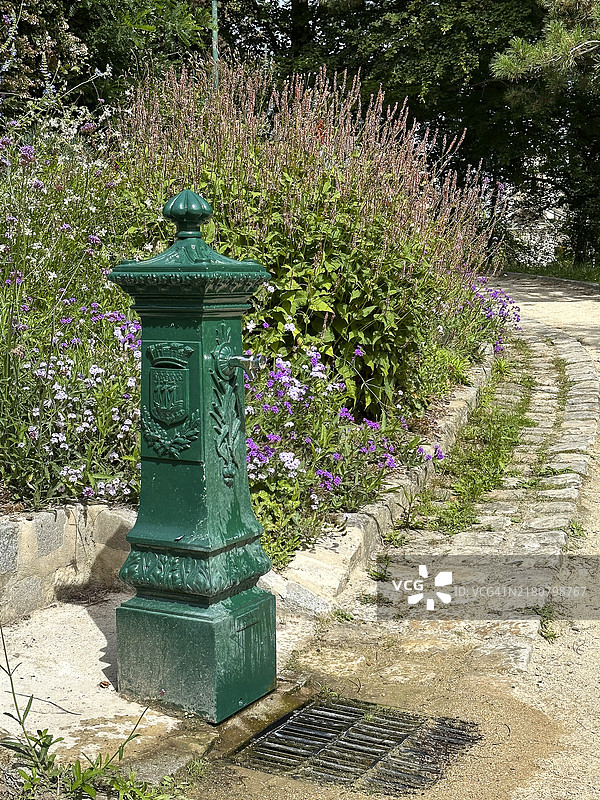 法国巴黎乔治·布拉森斯公园的饮水机图片素材