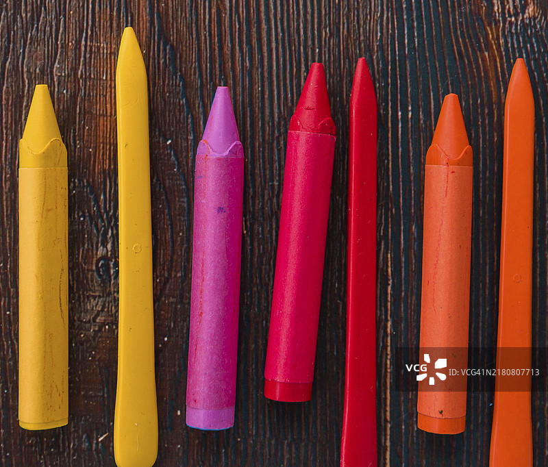 特写：彩色蜡笔图片素材