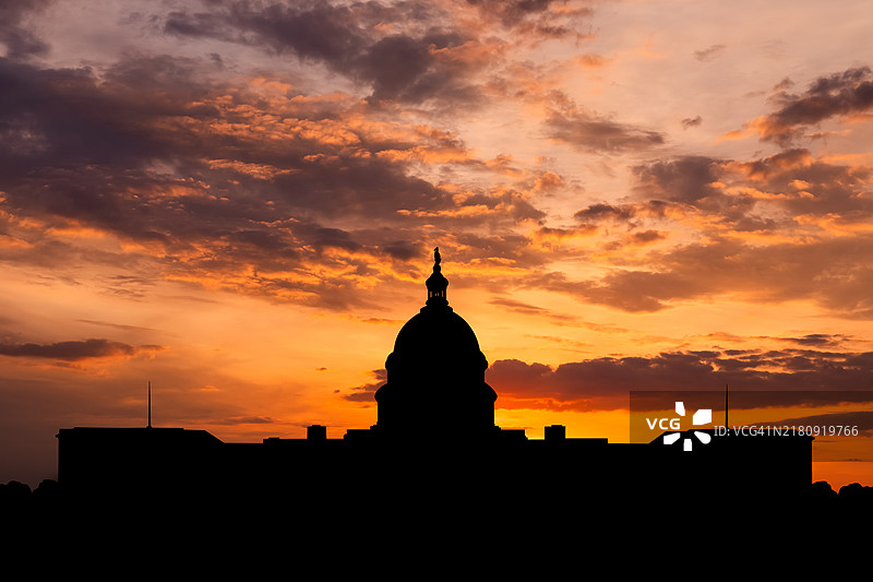 日落时分的美国国会大厦，华盛顿特区图片素材