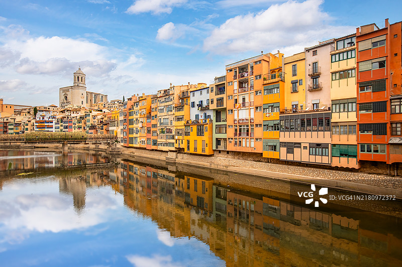 西班牙中世纪城市赫罗纳图片素材