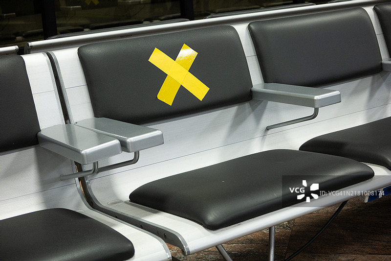 保持社交距离规则图片素材