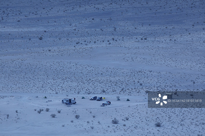 加州死亡谷尤里卡沙丘的露营地图片素材