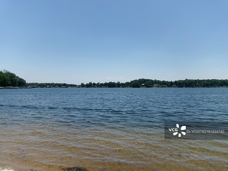 密歇根州本顿港清澈天空下的海景图片素材