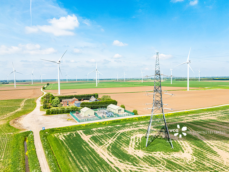 英格兰基德比发电站附近的高压电塔和电线图片素材