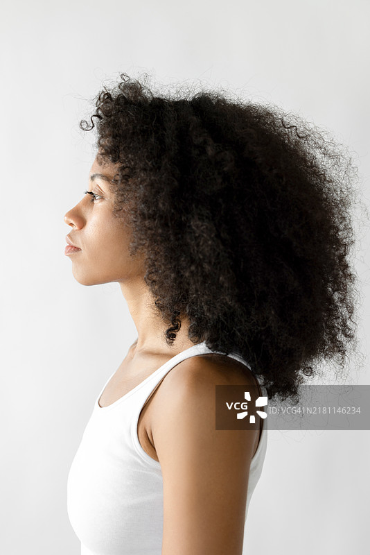 爆炸头侧脸女人图片素材