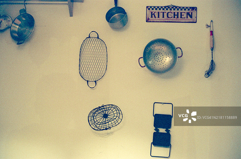 墙上的烹饪工具图片素材