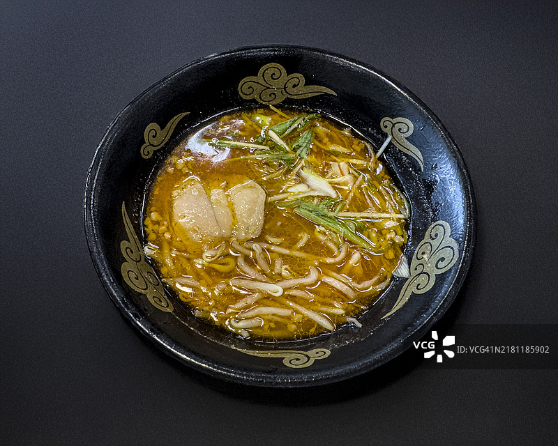 猪肉蔬菜麻辣拉面图片素材