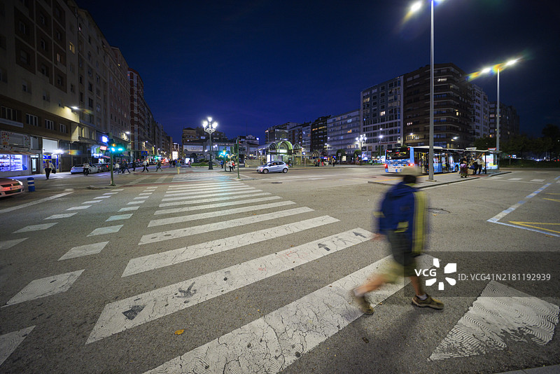 桑坦德车站之间的黄昏人行道图片素材